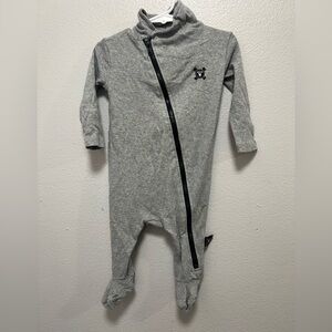Nununu Gray Kids Footie with diagonal zipper size 3-6 months